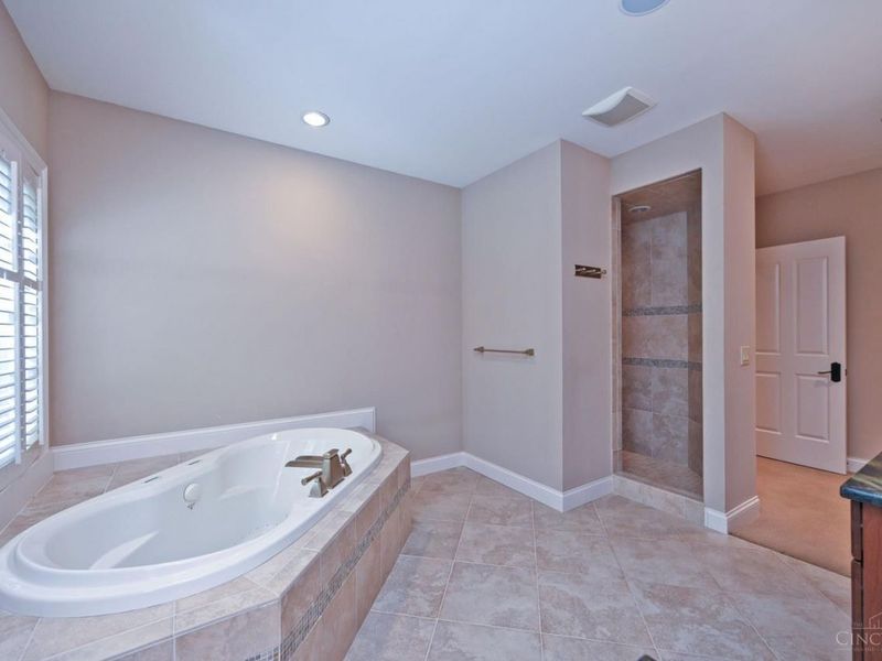 8100 Chinquapin Lane, Cincinnati, OH 45243 Photo 32