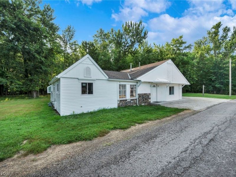 7655 Walnut Drive, Chippewa Lake, OH 44215 Photo 2