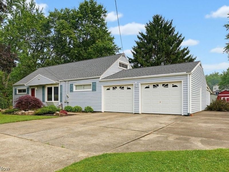6069 Peach Street NE, Louisville, OH 44641 Photo 1
