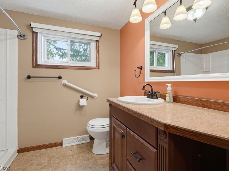 6069 Peach Street NE, Louisville, OH 44641 Photo 18