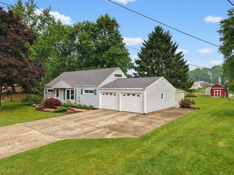 6069 Peach Street NE, Louisville, OH 44641 Photo 2