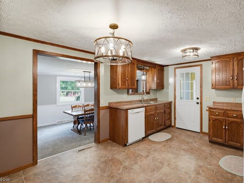 6069 Peach Street NE, Louisville, OH 44641 Photo 22