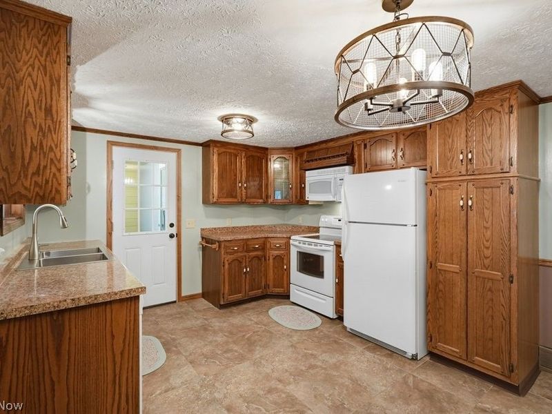 6069 Peach Street NE, Louisville, OH 44641 Photo 23