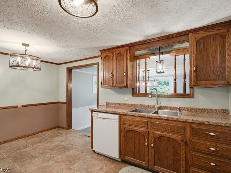6069 Peach Street NE, Louisville, OH 44641 Photo 24