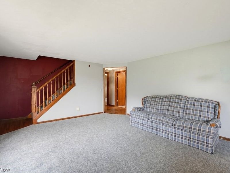 6069 Peach Street NE, Louisville, OH 44641 Photo 9