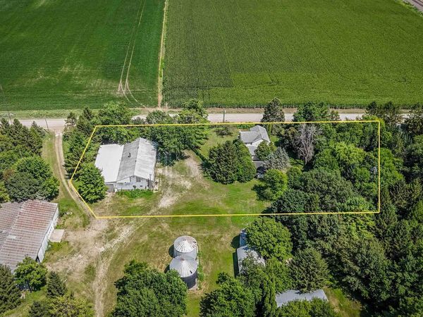 1000 Irish Lane, Mount Vernon, IA 52314