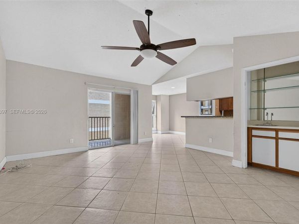 995 Riverside Dr , Unit 120, Coral Springs, FL 33071