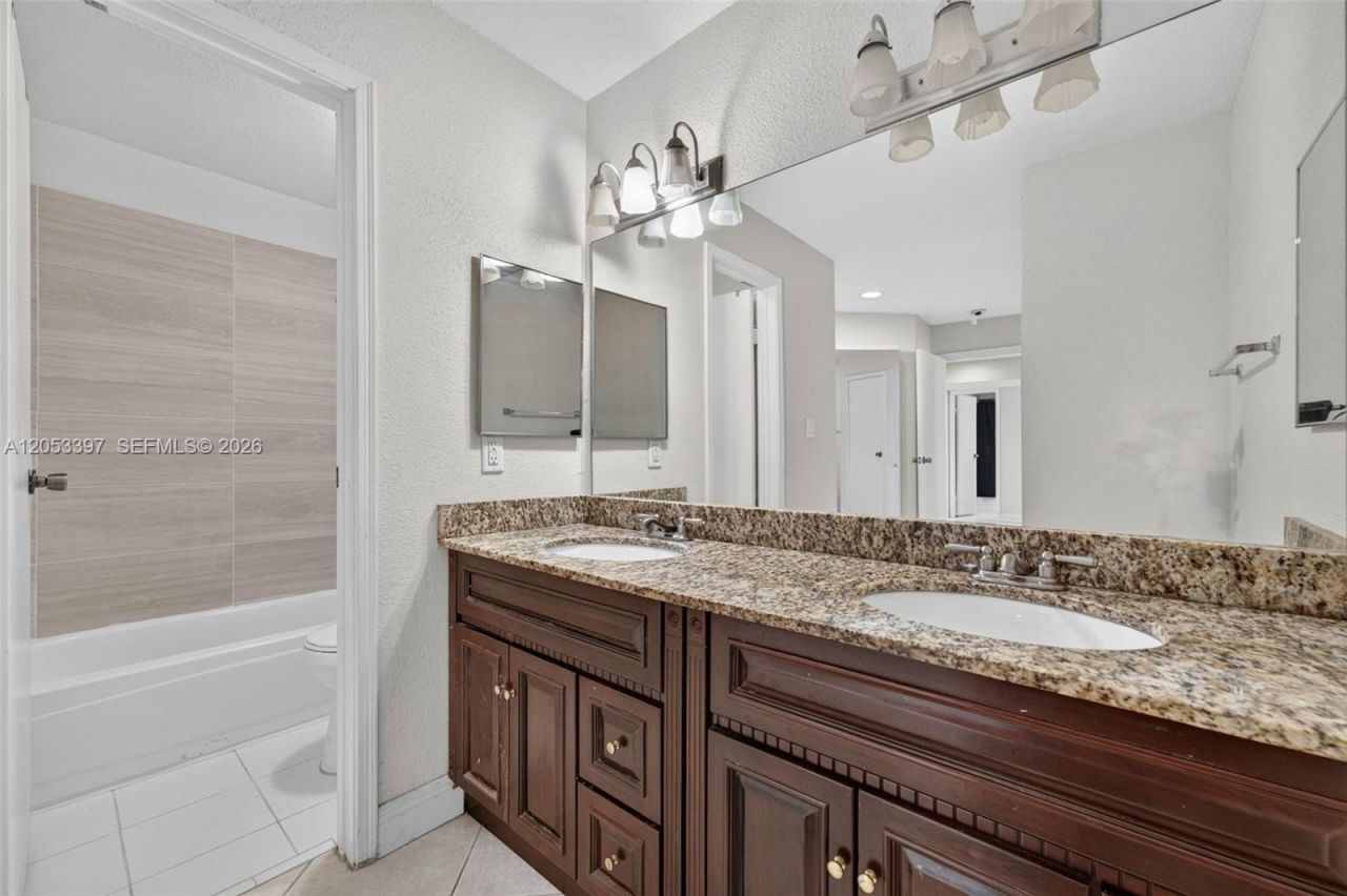 995 Riverside Dr , Unit 120, Coral Springs, FL 33071 Photo