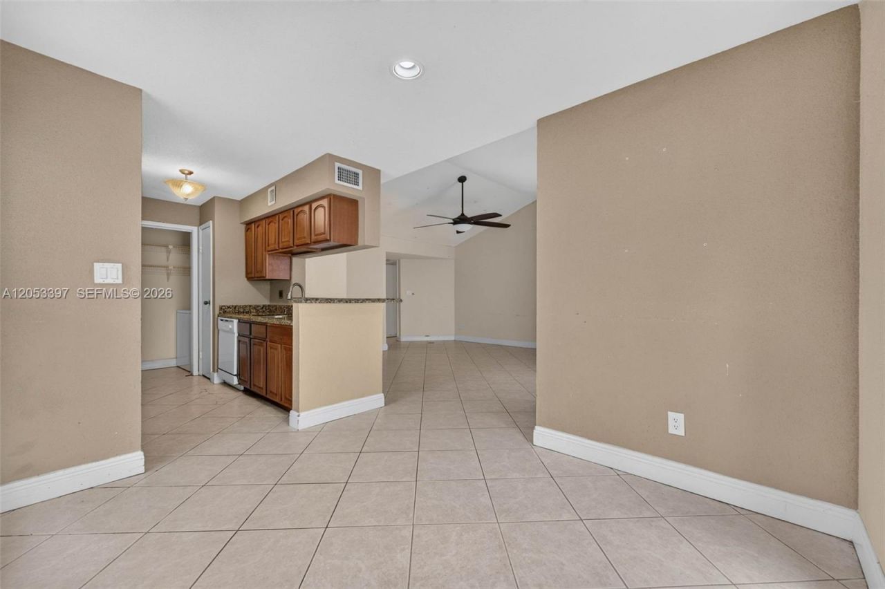 995 Riverside Dr , Unit 120, Coral Springs, FL 33071 Photo