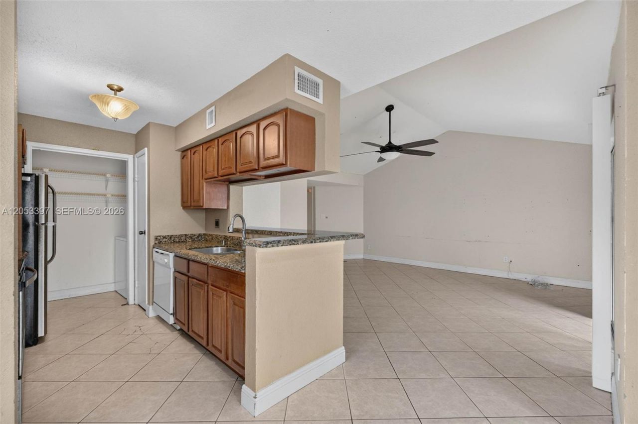 995 Riverside Dr , Unit 120, Coral Springs, FL 33071 Photo