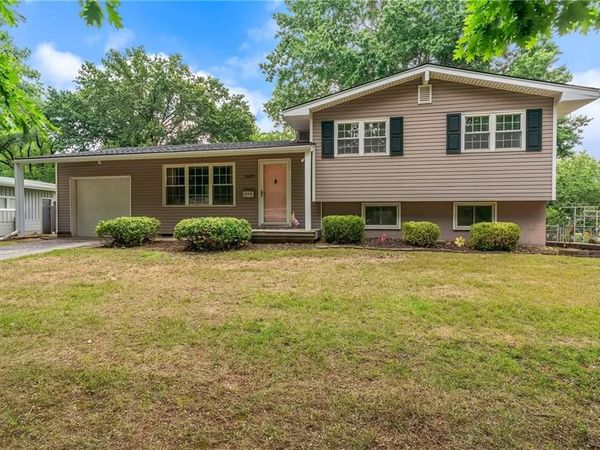 2408 NE 63rd Place, Gladstone, MO 64118