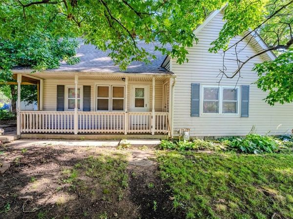 325 W Montgomery Street, Thayer, KS 66776