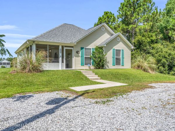 329 Davis Street, Waveland, MS 39576