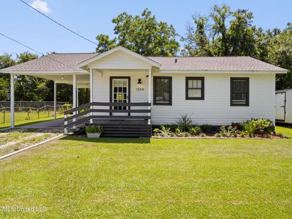 1304 Mantou Street, Pascagoula, MS 39567