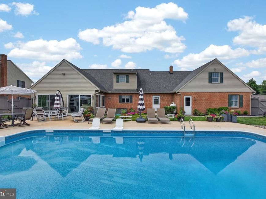 695 Sue Drive, Lititz, PA 17543 Main Photo