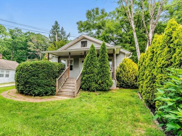 382 E Main Street , Jefferson Valley, NY 10535