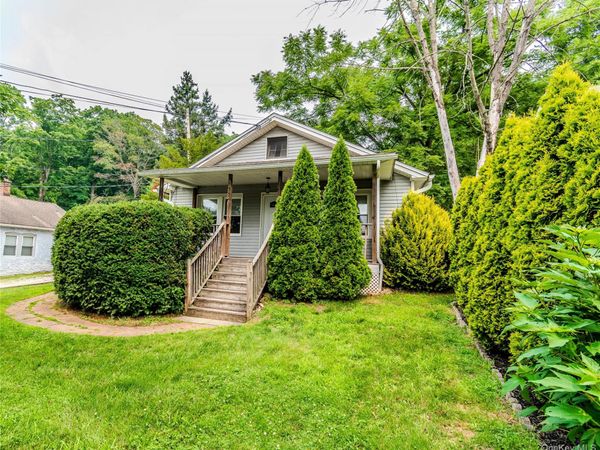 382 E Main Street , Jefferson Valley, NY 10535