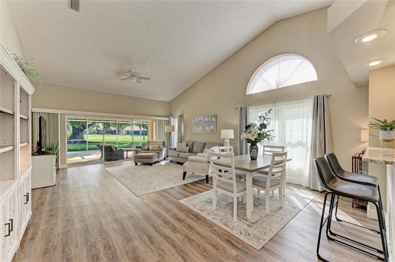 4909 Clubview Court E, Bradenton, FL 34203 Photo