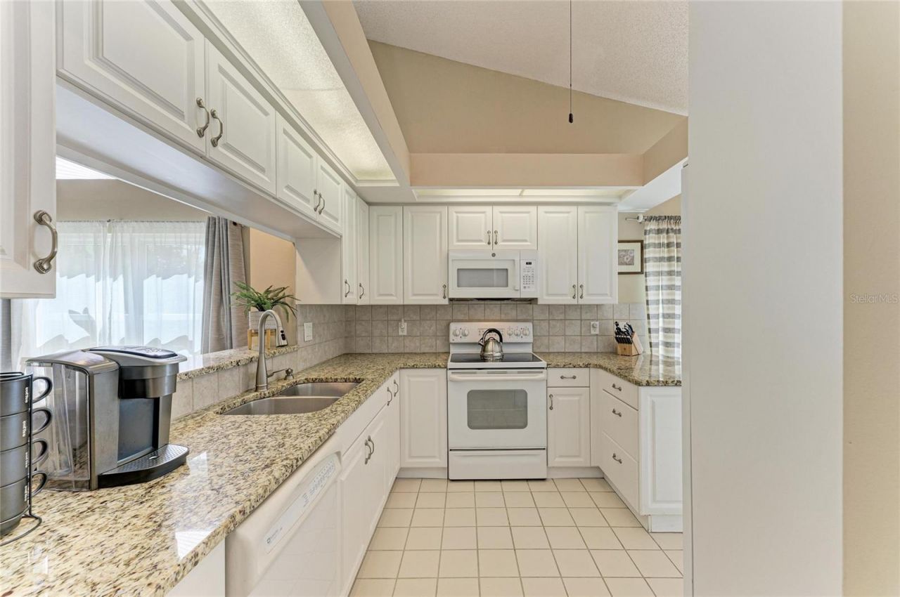 4909 Clubview Court E, Bradenton, FL 34203 Photo
