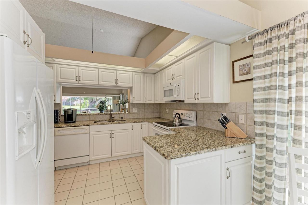 4909 Clubview Court E, Bradenton, FL 34203 Photo