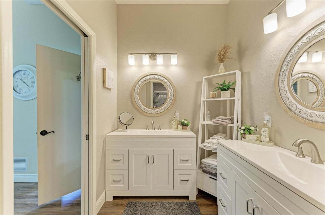 4909 Clubview Court E, Bradenton, FL 34203 Photo