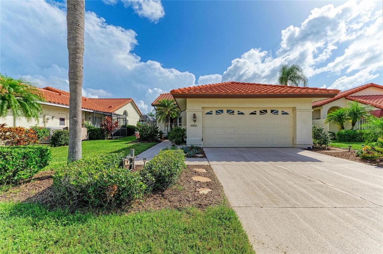 4909 Clubview Court E, Bradenton, FL 34203 Photo