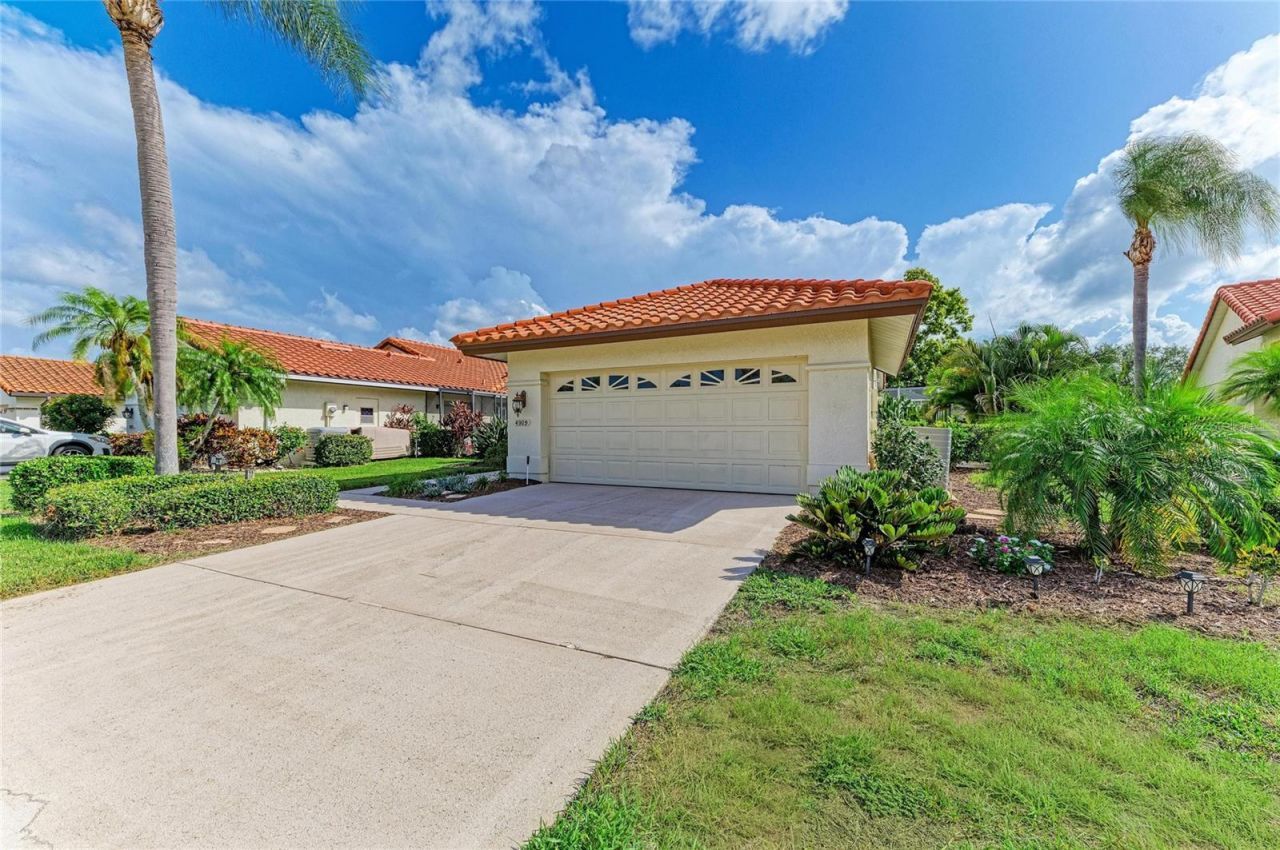 4909 Clubview Court E, Bradenton, FL 34203 Photo
