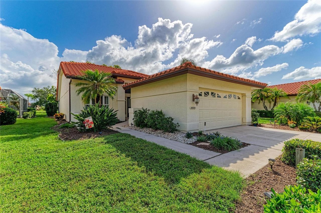 4909 Clubview Court E, Bradenton, FL 34203 Photo