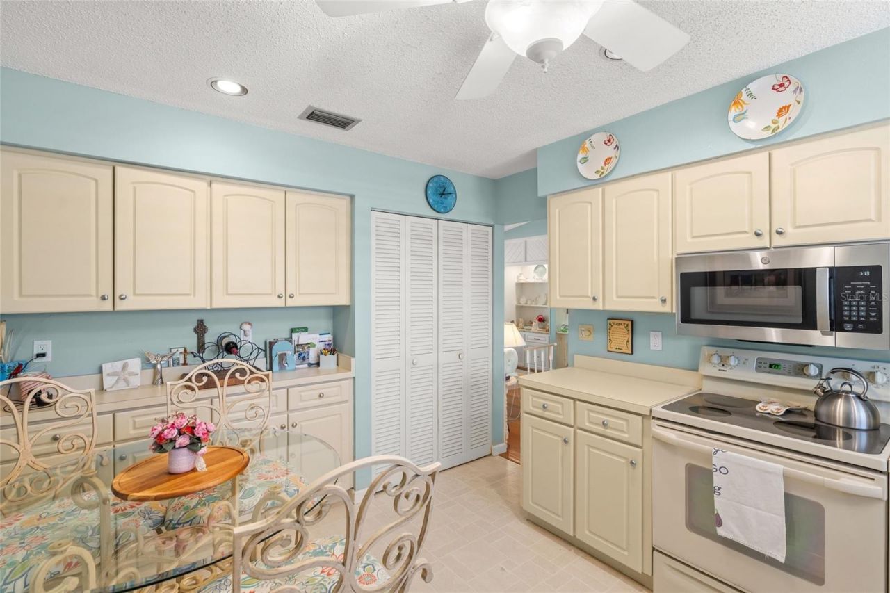 4562 Forest Wood Trail, Unit 15, Sarasota, FL 34241 Photo