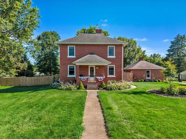 926 WISCONSIN Street , Le Claire, IA 52753
