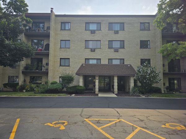 7221 Wolf Road , Unit 308b, Indian Head Park, IL 60525