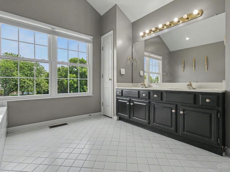 7279 Rolling meadows Drive, West Chester, OH 45069 Photo 8