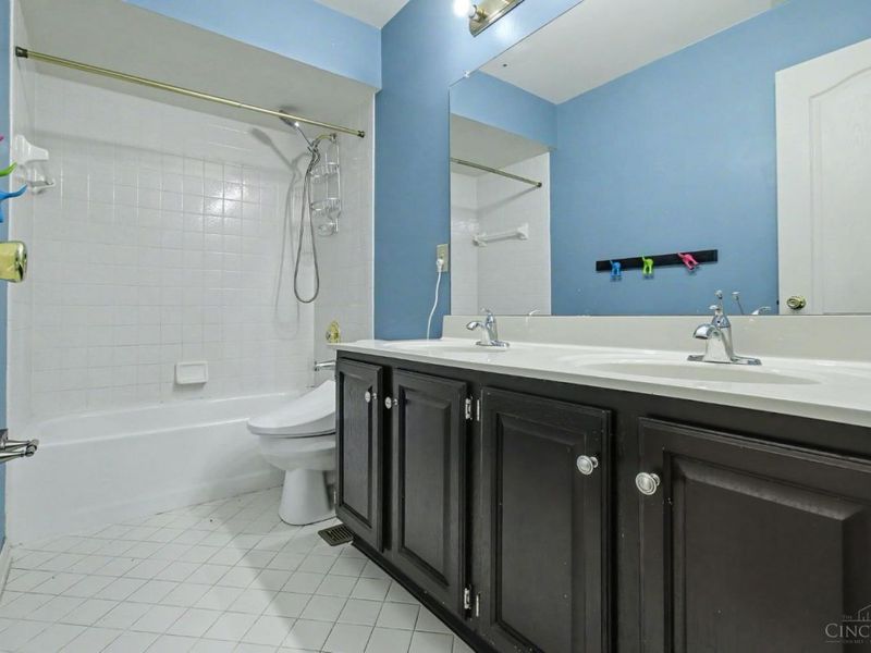 7279 Rolling meadows Drive, West Chester, OH 45069 Photo 9