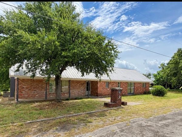 1102 Chilton Street , Weatherford, TX 76086