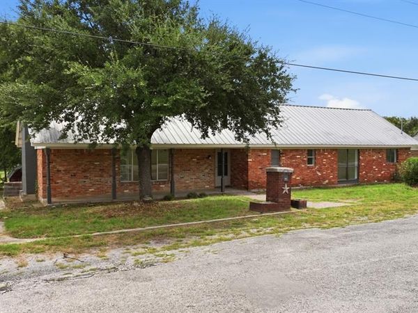 1102 Chilton Street , Weatherford, TX 76086
