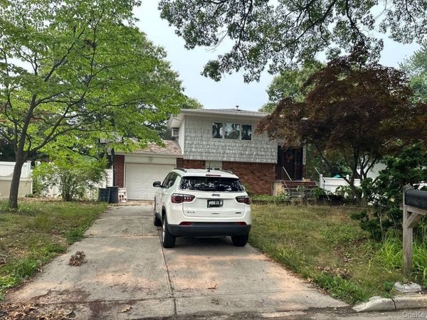 47 Cleremont Avenue , Saint James, NY 11780