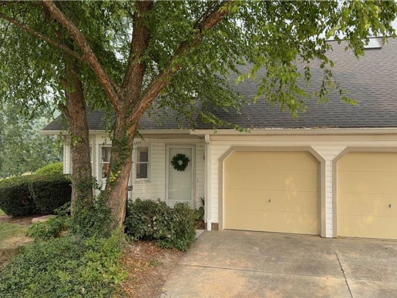 775-6 Hampton Circle, Aurora, OH 44202 Photo 2
