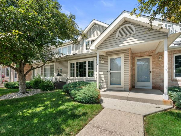 10154 W Whitnall Edge Dr, Unit E, Franklin, WI 53132