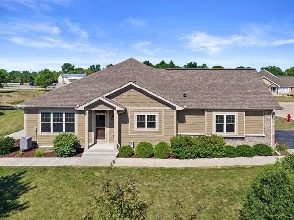16791 W Wynfield Ct, New Berlin, WI 53151