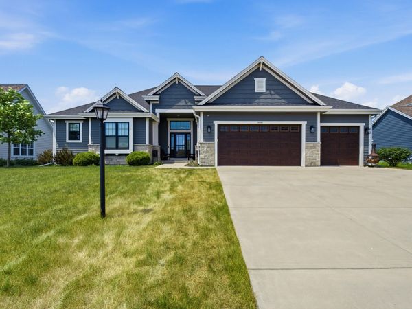 10163 S Woodside Ct, Franklin, WI 53132