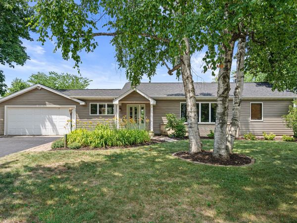 9091 N Pelham Pkwy, Bayside, WI 53217
