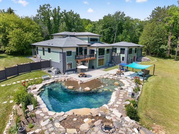 N7W29938 Bryn Dr, Delafield, WI 53188