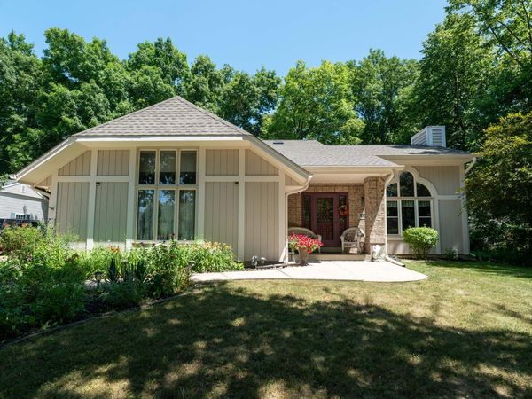 9380 S 15th Ave, Oak Creek, WI 53154