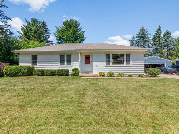 726 N Glenn Dr, Waukesha, WI 53188