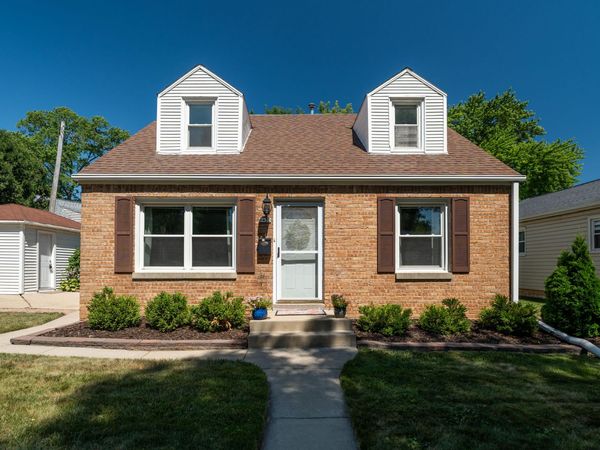 9420 W Saint Paul Ave, Milwaukee, WI 53226