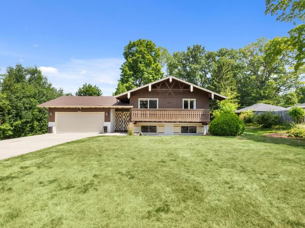 14614 W Woodland Dr, New Berlin, WI 53151