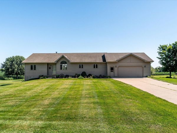 E7325 Skyline Dr, Viroqua, WI 54665