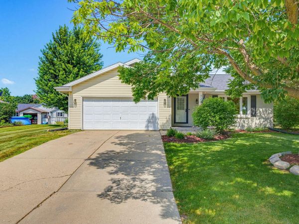 7283 S Countryside Dr, Franklin, WI 53132