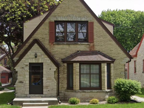 5607 W Philip Pl, Unit 5609, Milwaukee, WI 53216