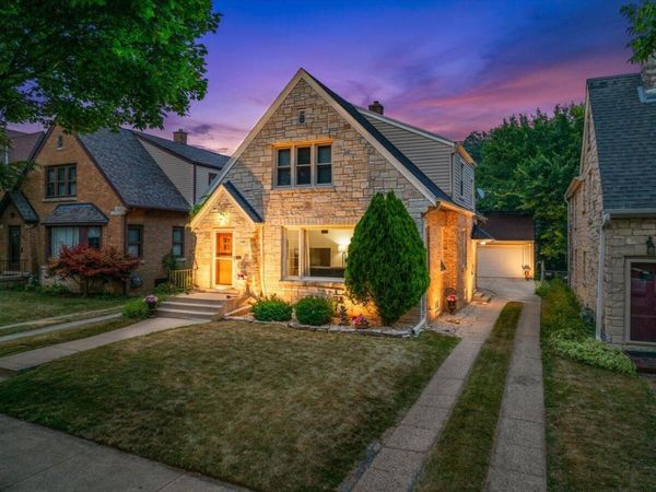2650 N 70th St, Unit 2652, Wauwatosa, WI 53213